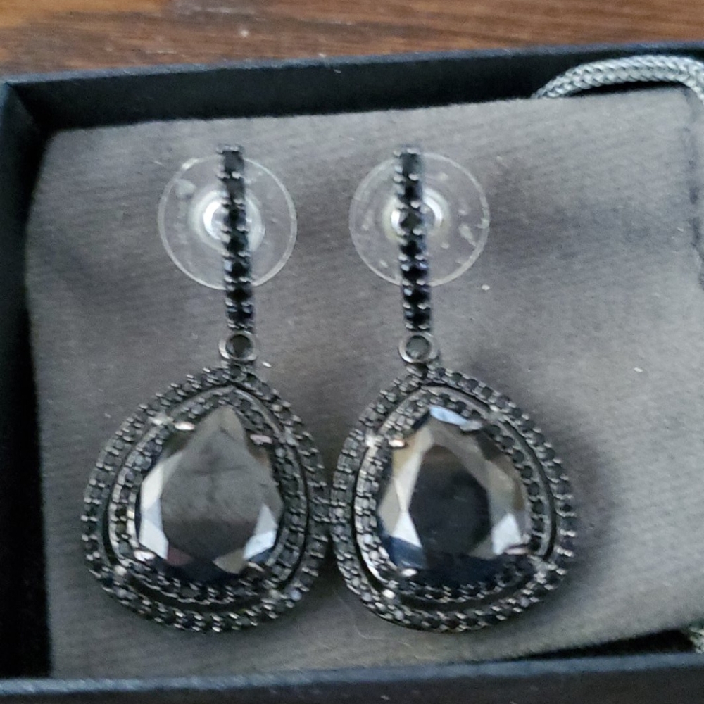 BEAUTIFUL BLACK SPINEL EARRINGS